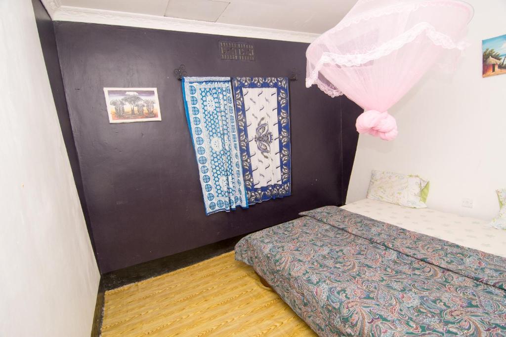 Postel nebo postele na pokoji v ubytování First Point Arusha Hostel