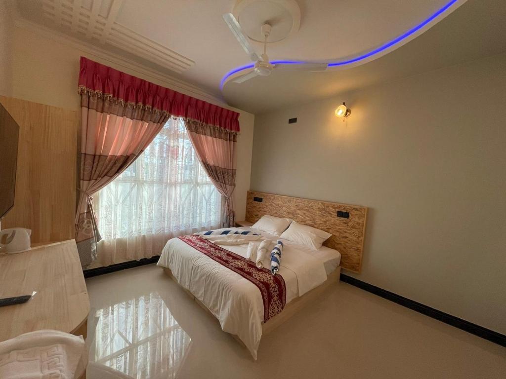 Postel nebo postele na pokoji v ubytování Ocean Waves Inn