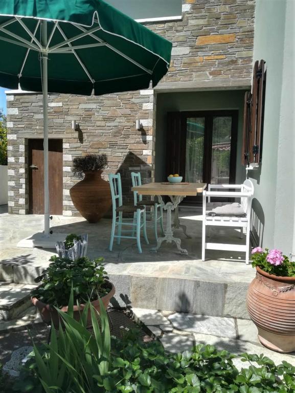 Patio nebo venkovní prostory v ubytování Almira Kalamos