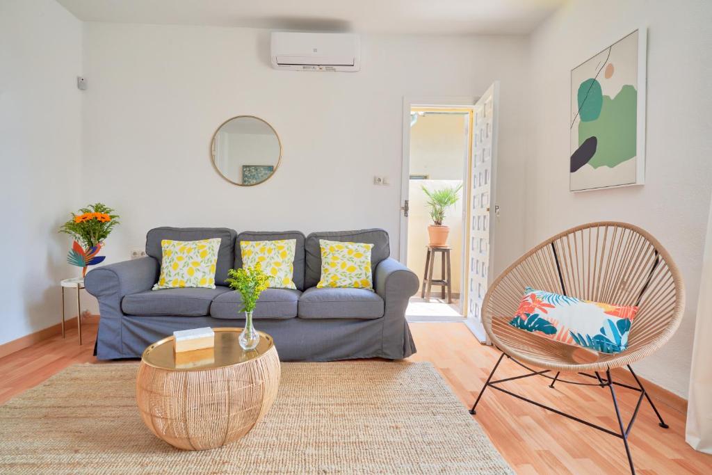 Posedenie v ubytovaní Villa Rosita Suites en Playa de la Malagueta con terraza