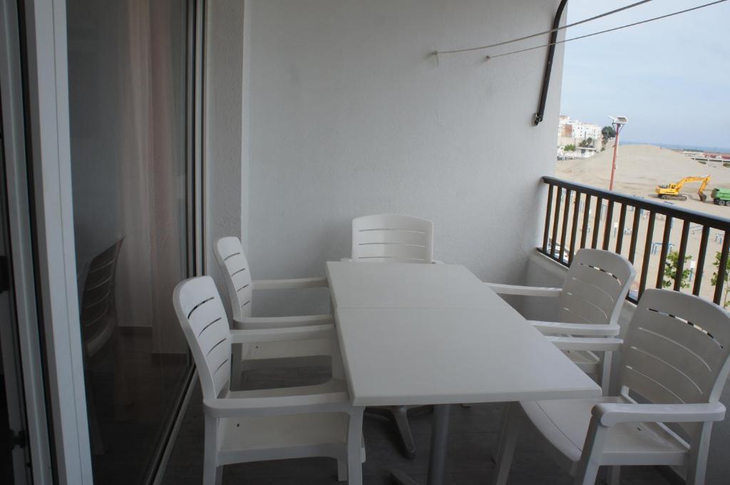 Apartamento dos dormitorios, primera línea y aire ...