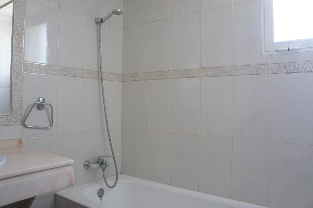 Apartamento dos dormitorios, primera línea y aire ...
