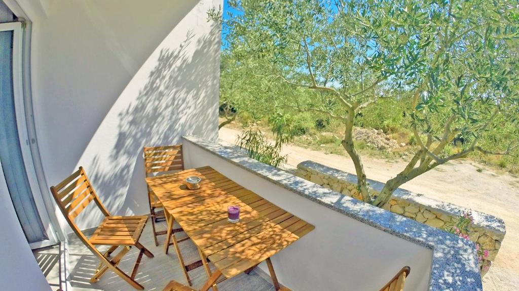 Zdjęcie z galerii obiektu Pakostane - MASLENIK -appartement 65 m2 et piscine w Pakoštane