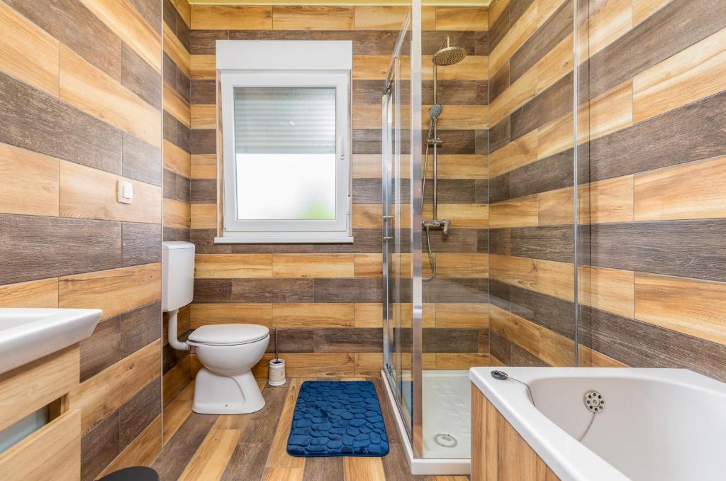 Koupelna v ubytování Apartmani Monte