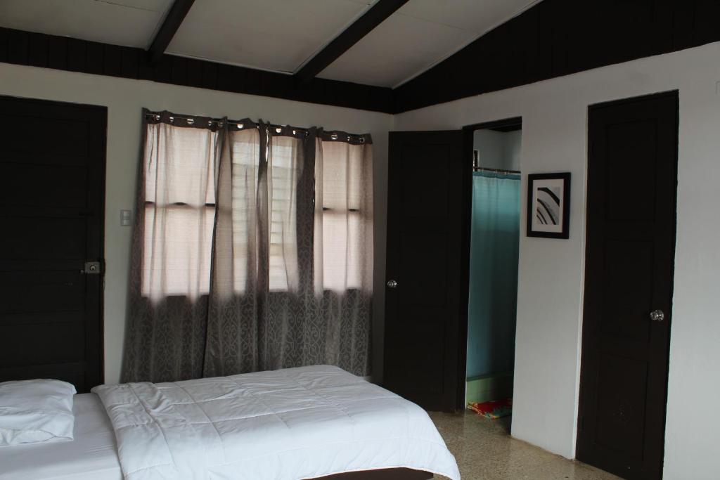 Postel nebo postele na pokoji v ubytování Hotel Cañas