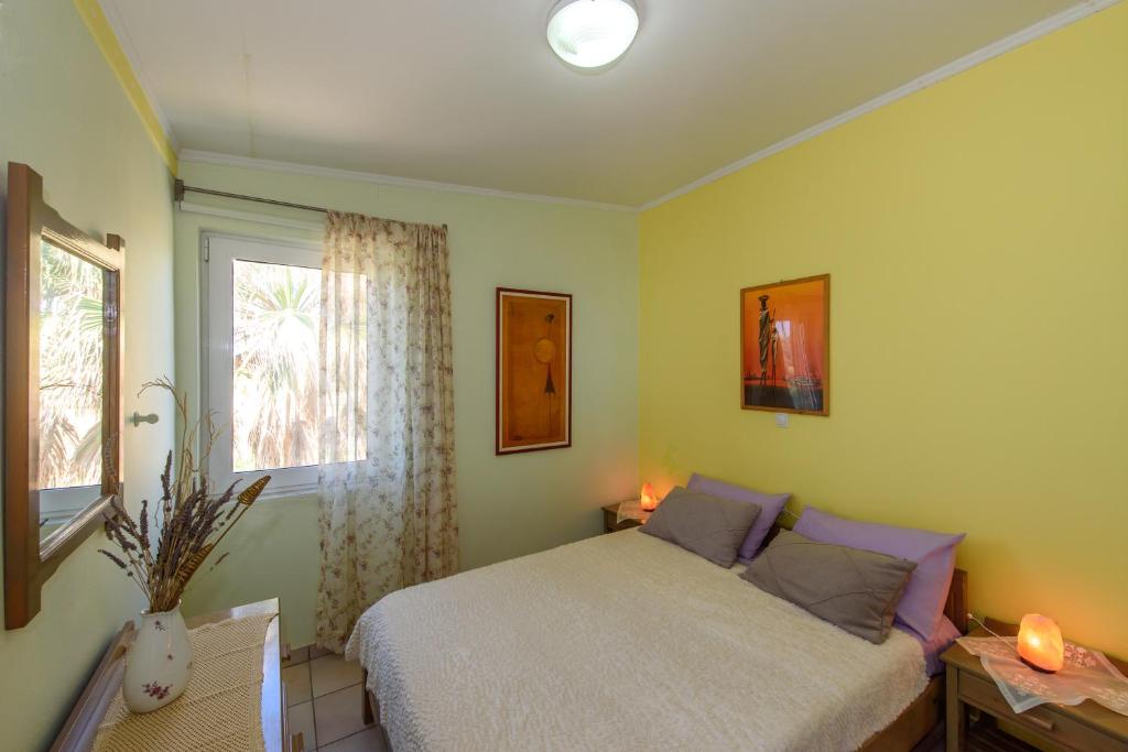 Postel nebo postele na pokoji v ubytování Villa Thalassa Stavromenos beach