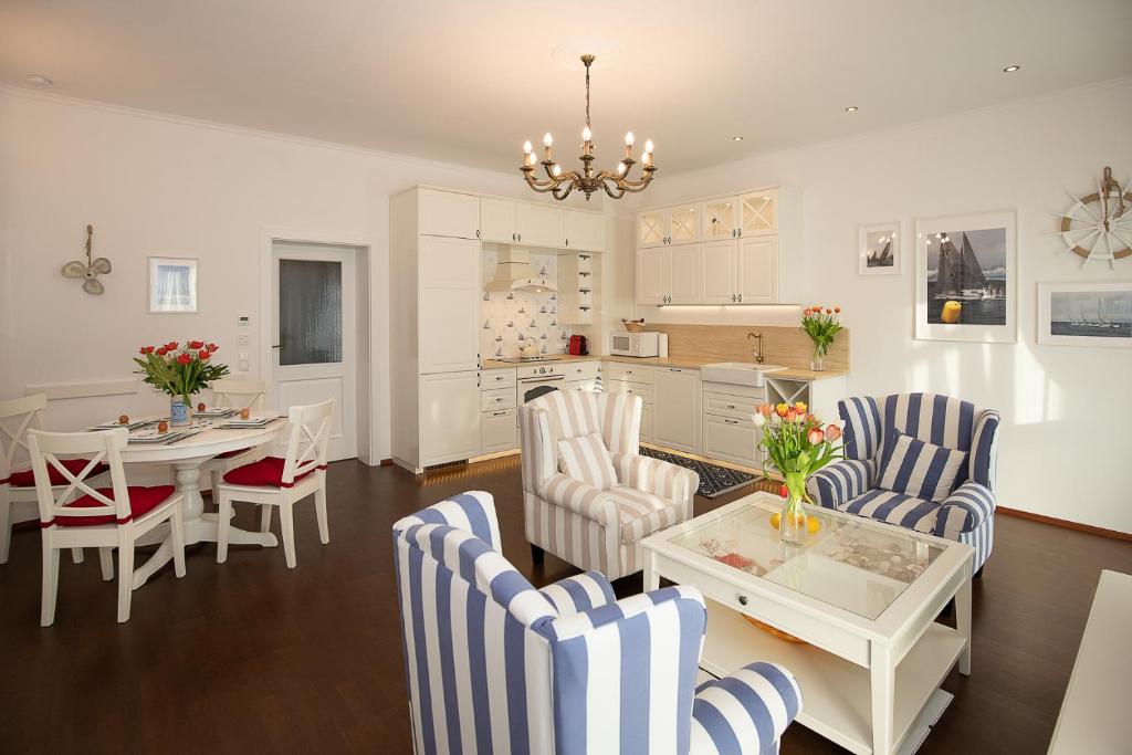 Kuchyň nebo kuchyňský kout v ubytování Captain's Suite