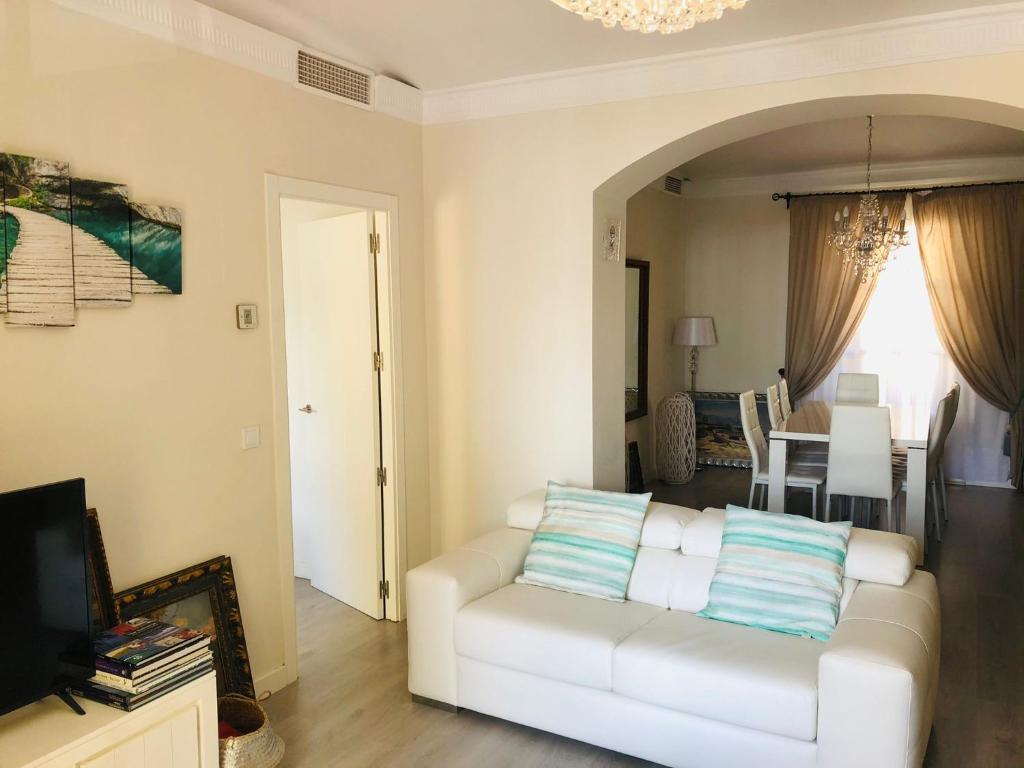 Posedenie v ubytovaní Apartamento a 50 metros de la playa malagueta con vistas al mar