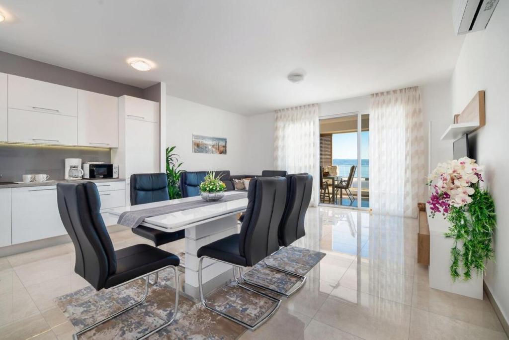 Kuchyňa alebo kuchynka v ubytovaní Sea view apartment Ema