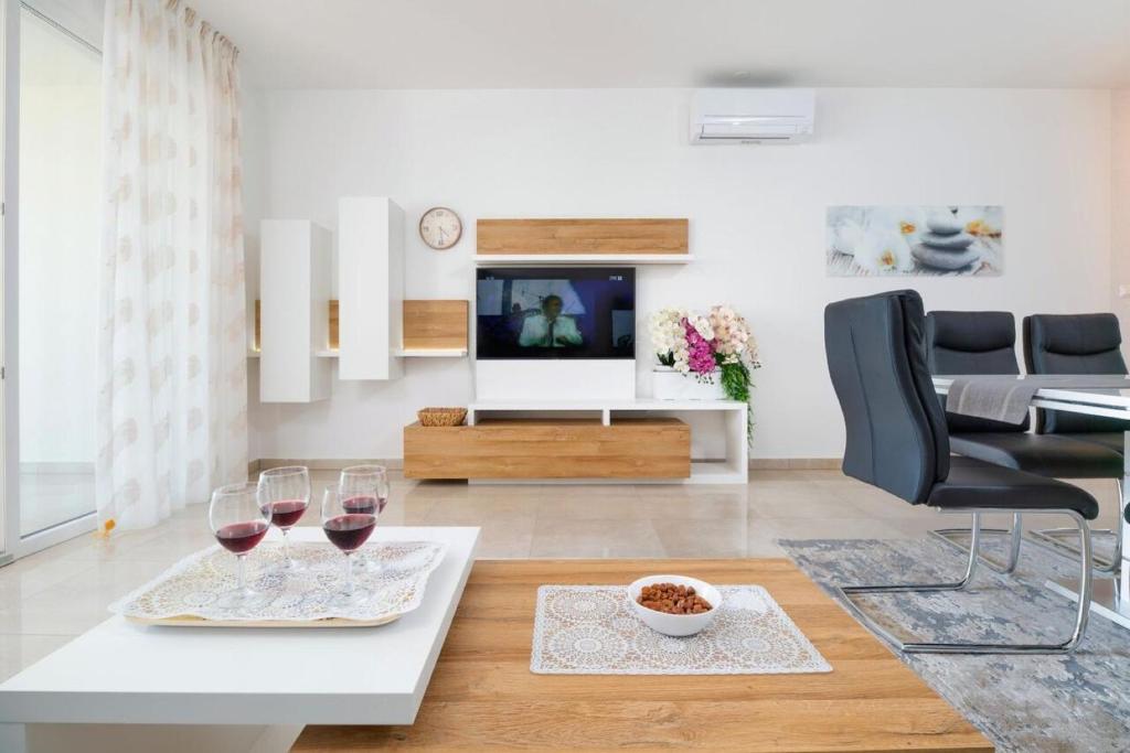 Posedenie v ubytovaní Sea view apartment Ema