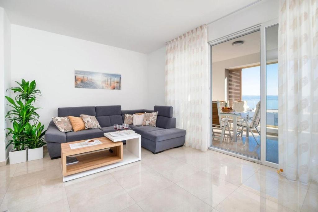 Posedenie v ubytovaní Sea view apartment Ema