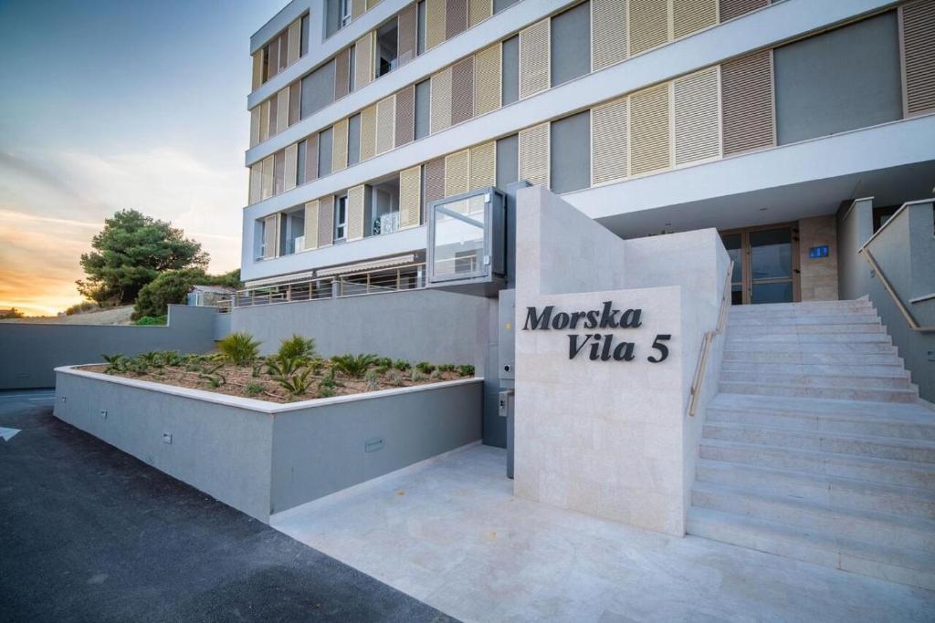 Budova, v ktorej sa apartmán nachádza