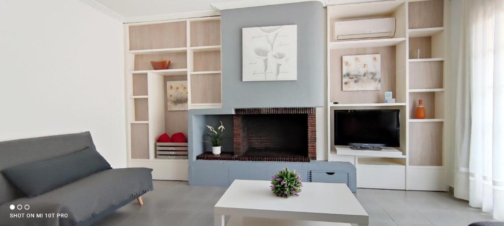 a living room with a couch and a fireplace at Apartamento Martin in Tossa de Mar