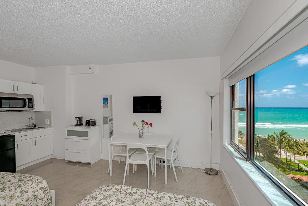 Beach Front Studio Miami Beach - 810 Apartment With Sea View