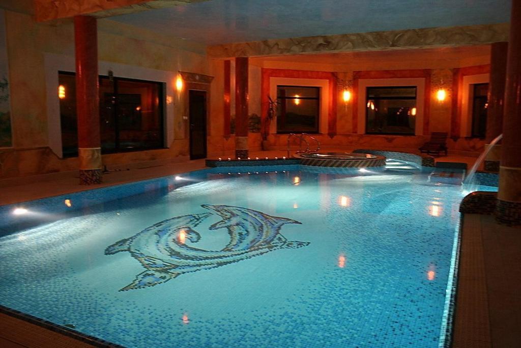 Bazén v ubytování Hotel Oleńka nebo v jeho okolí
