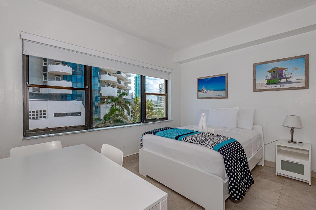 Beach Front Studio Miami Beach - 611 Queen Studio