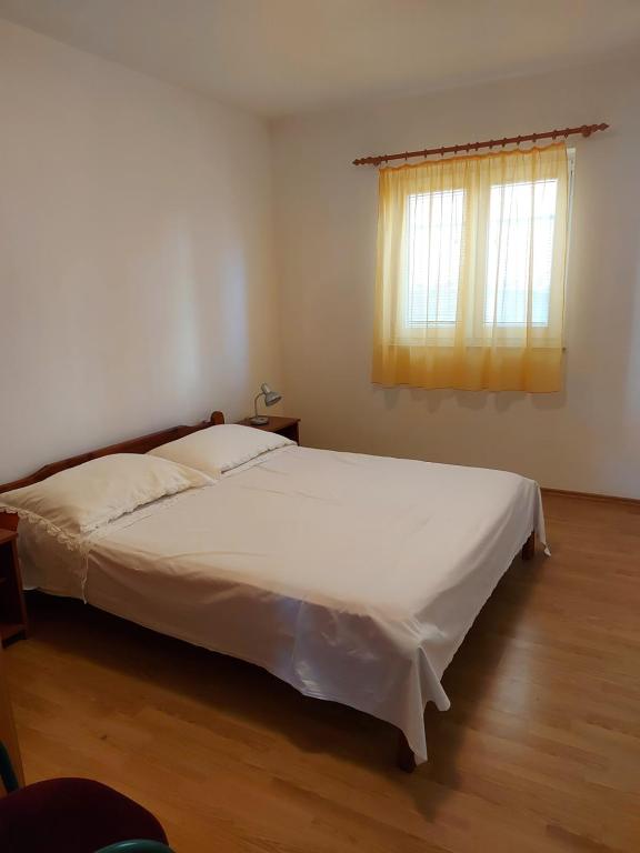 Postel nebo postele na pokoji v ubytování Apartmani Tatjana