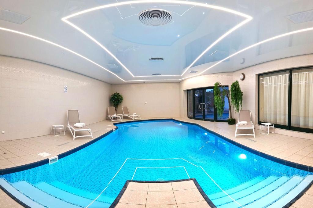 a pool in a hotel room with a swimming pool at Hotel Amaryllis in Swarzędz