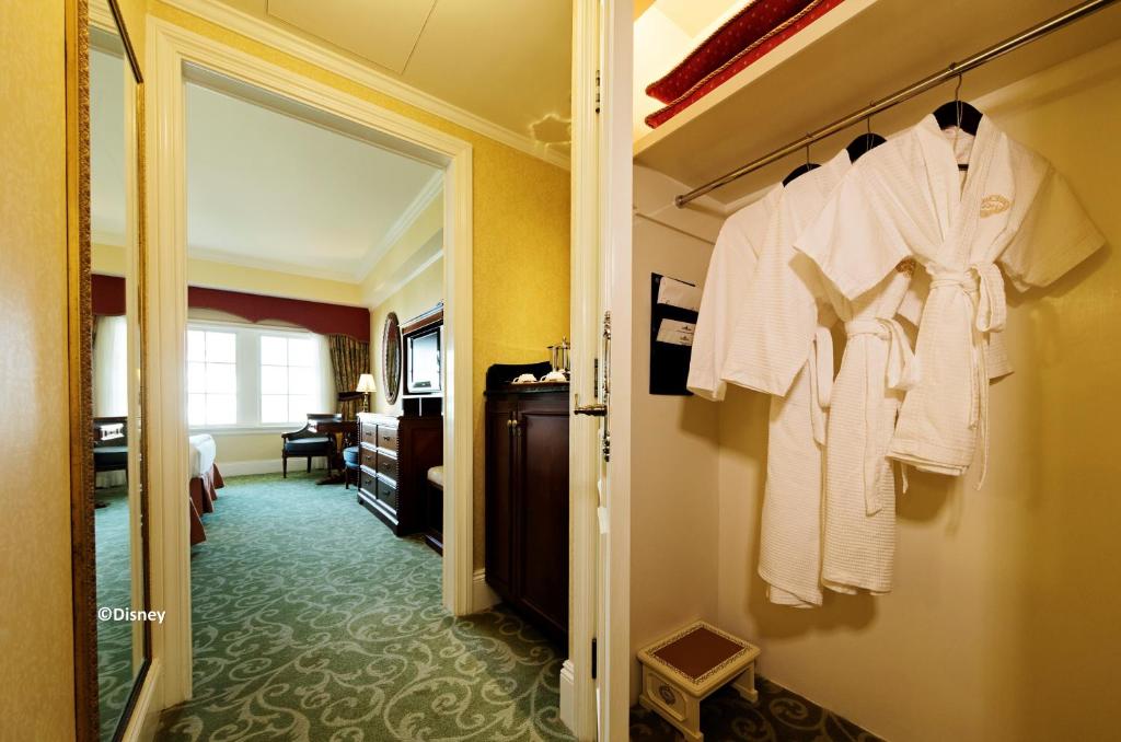 Hong Kong Disneyland Hotel - Sea View Room With Two Double Beds