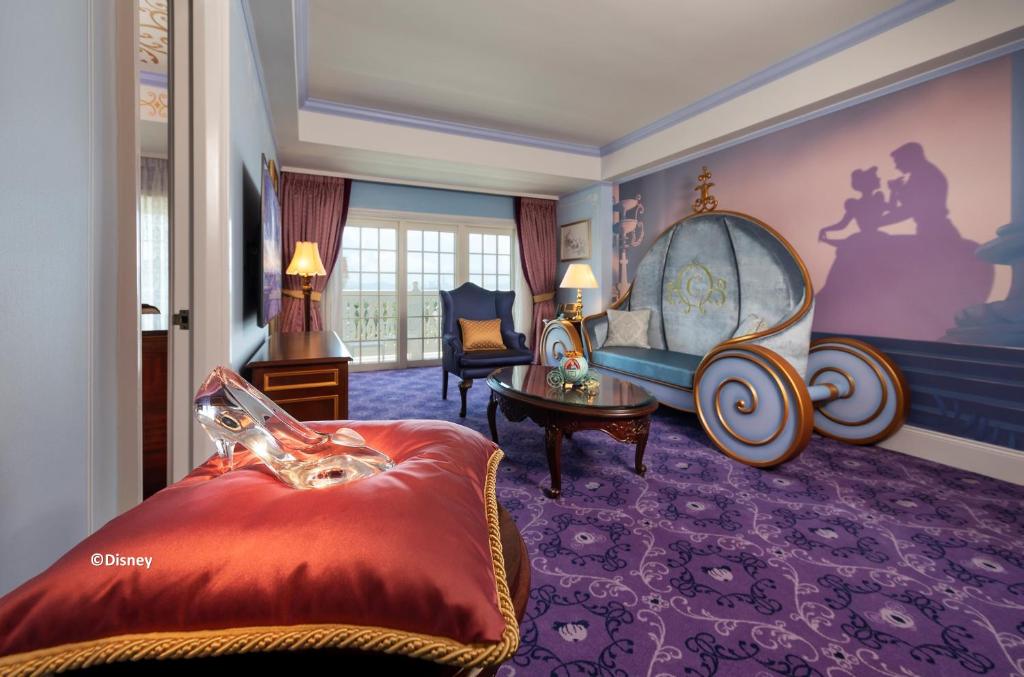 Postel nebo postele na pokoji v ubytování Hong Kong Disneyland Hotel