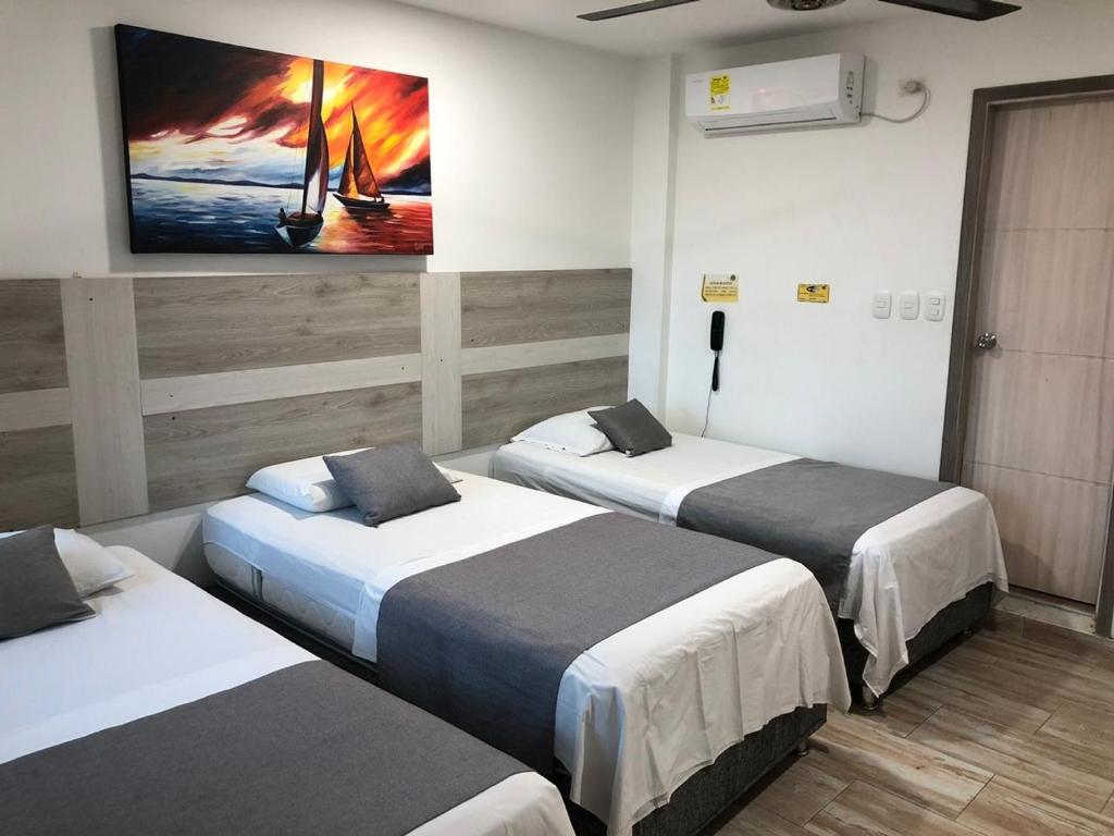 Giường trong phòng chung tại Hotel ibiza Central