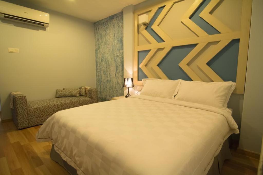 Postel nebo postele na pokoji v ubytování Sunshine Inn Plus