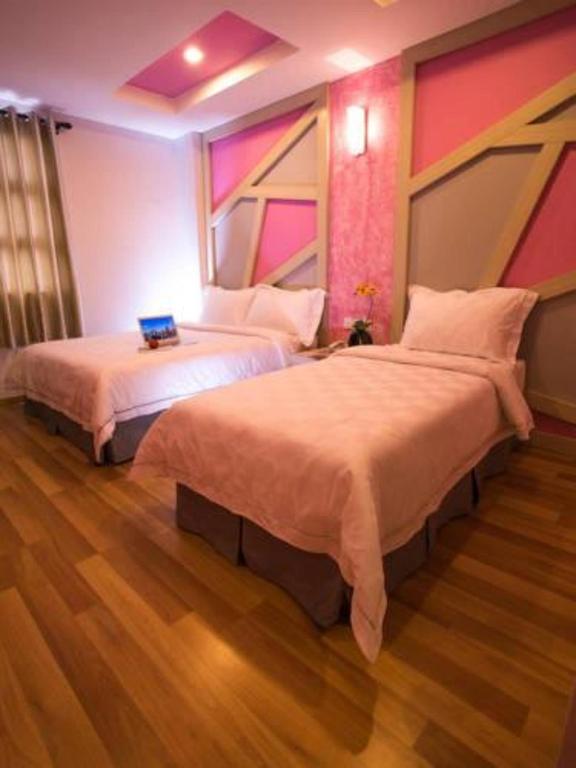 Postel nebo postele na pokoji v ubytování Sunshine Inn Plus
