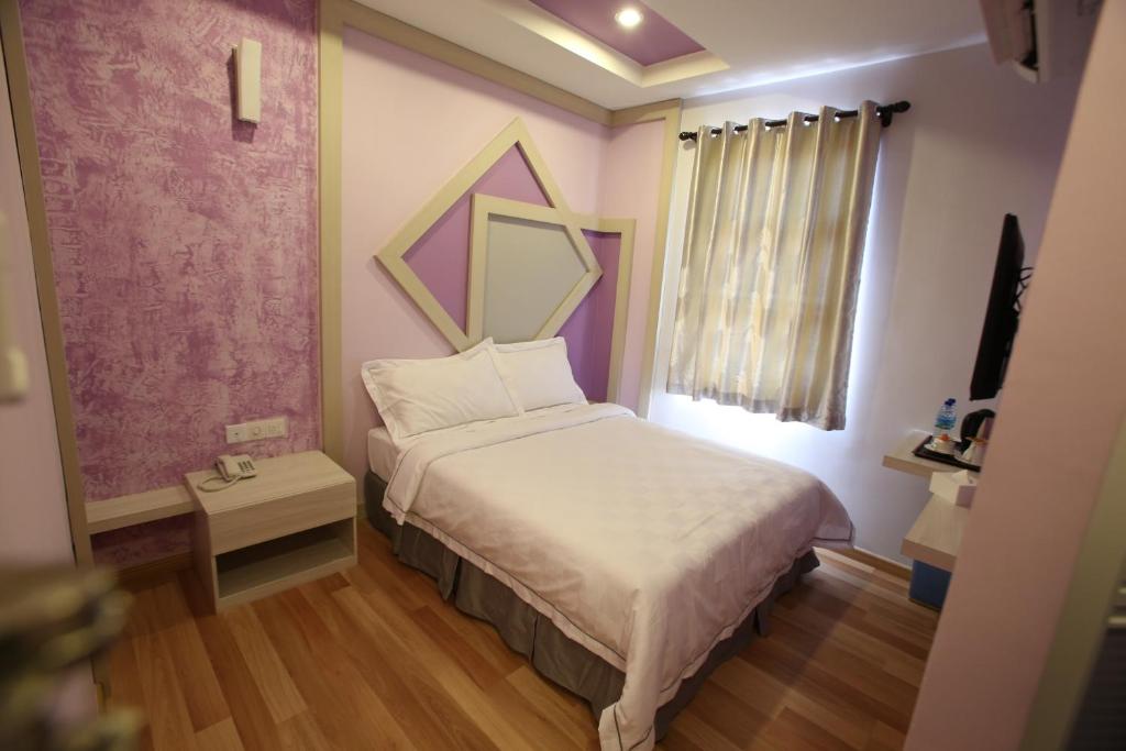 Postel nebo postele na pokoji v ubytování Sunshine Inn Plus