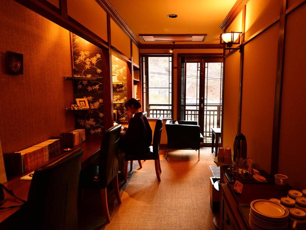 Posezení v ubytování Shima Onsen Kashiwaya Ryokan