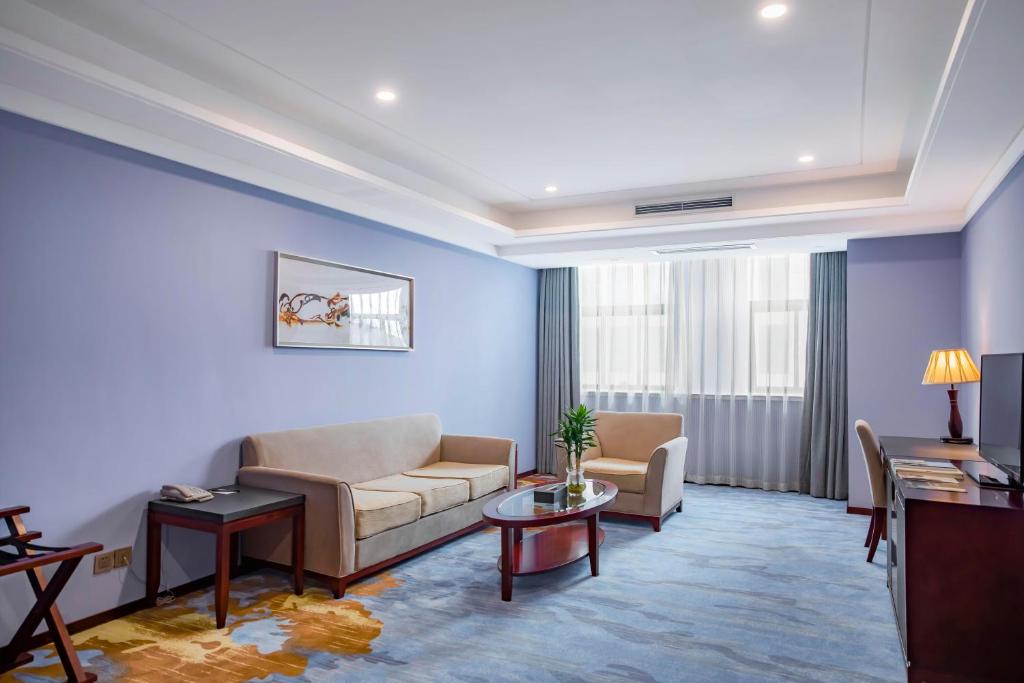 Novotel Guiyang Panjiang - Superieure Suite Met Een Kingsize Bed