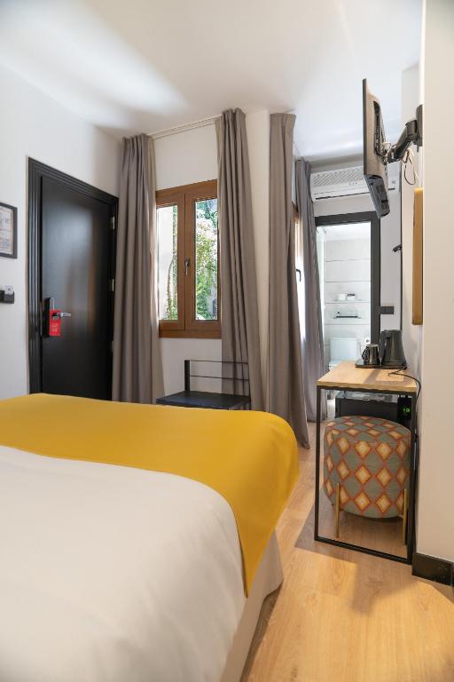 Postel nebo postele na pokoji v ubytování Hotel Boutique Puerta de las Granadas
