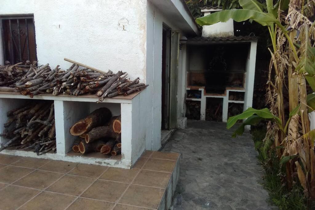 Fotografia z galérie ubytovania Casa con jardín y barbacoa en Cunit v destinácii Cunit