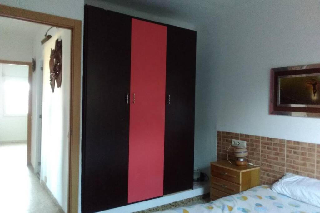 Fotografia z galérie ubytovania Casa con jardín y barbacoa en Cunit v destinácii Cunit