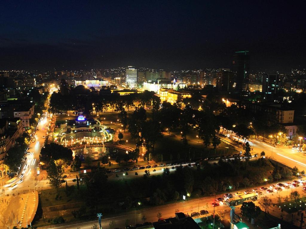 Nespecifikovaný výhled na destinaci Tirana nebo výhled na město při pohledu z hotelu