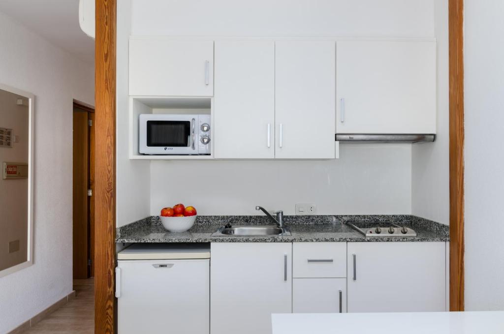 Kuchyňa alebo kuchynka v ubytovaní Apartamentos venecia a unos pasos de la playa