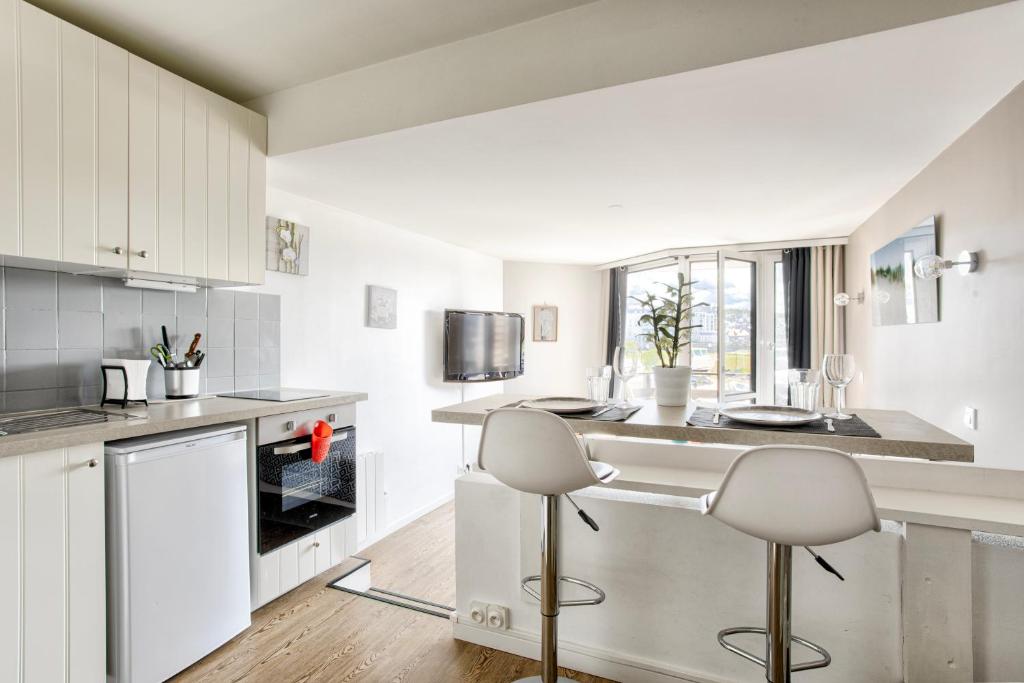 Кухня или мини-кухня в Deauville-Port - Escapade Deauvillaise dans un charmant studio
