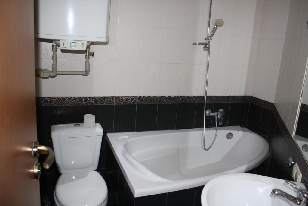 Komnata hostynychnoho typa, Alchevskykh 24 photo 6