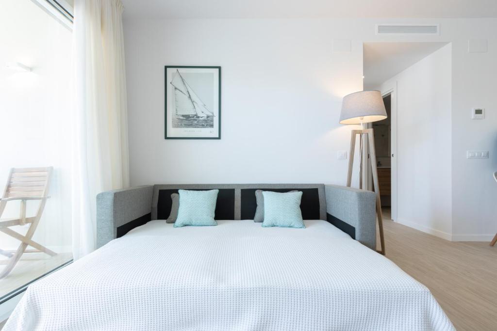 Posteľ alebo postele v izbe v ubytovaní M A R I V E N T Suite with bathroom and terrace 50 m2