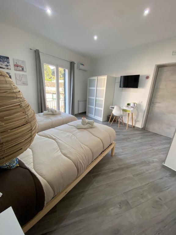TV a/nebo společenská místnost v ubytování La Piccola Formica Charme Rooms