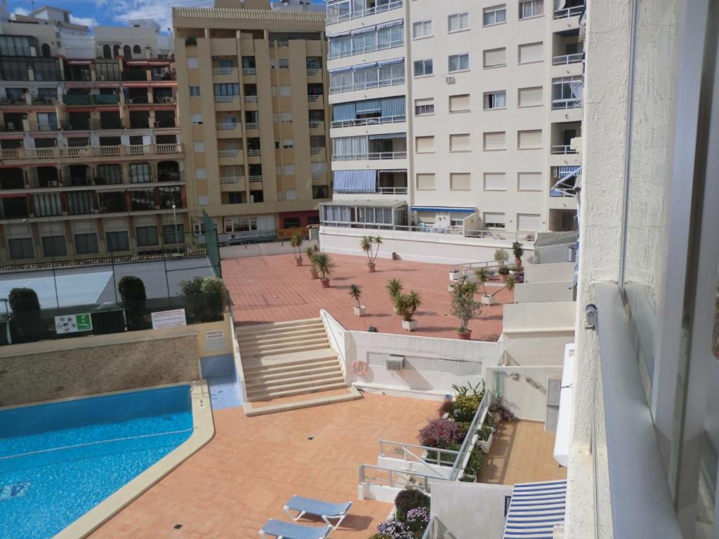 Bazén v ubytování EDIFICIO APOLO 4 nebo v jeho okolí