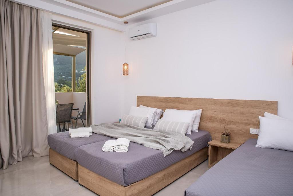 Postel nebo postele na pokoji v ubytování Aphrodite Studios & Suites - 140m from the beach, by ZanteWize