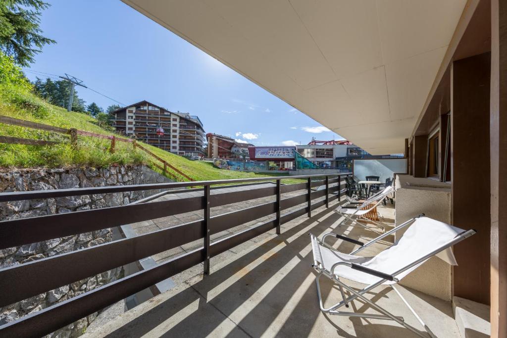 Olympic R2 - pied des pistes - carless holidays! - Resim 6