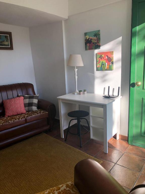 Posedenie v ubytovaní Sunset Views Terrace 2BR Cave House - Parking