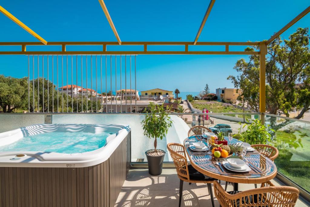 Bazén v ubytování Aphrodite Studios & Suites - 140m from the beach, by ZanteWize nebo v jeho okolí