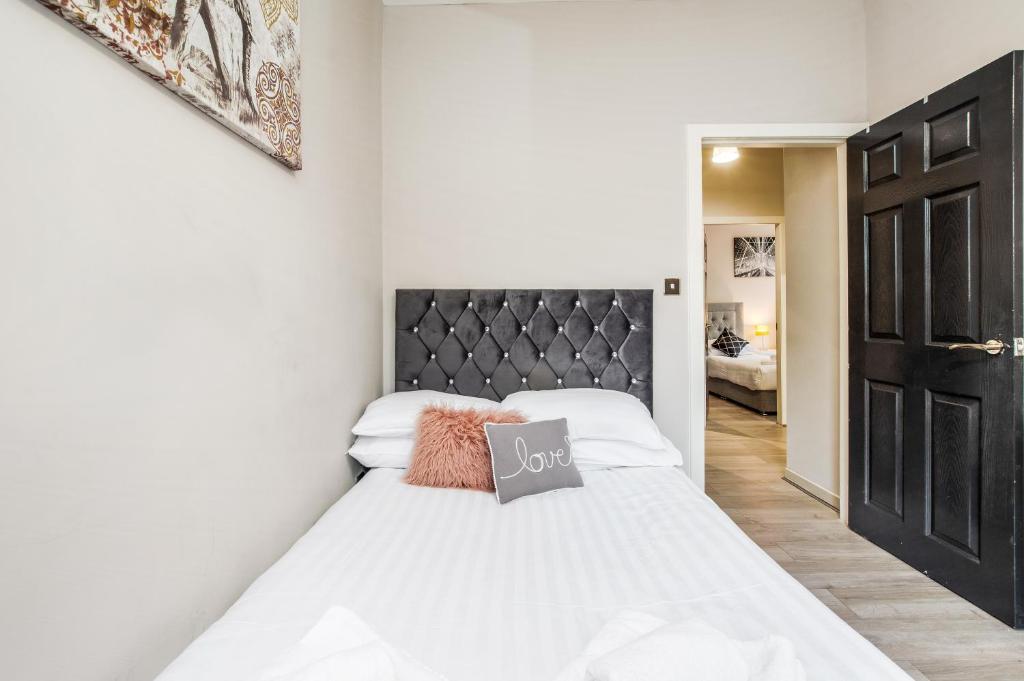Cosy 2BR-1BA near Leith Docks - Free parking by Bonjour Residences Edinburgh