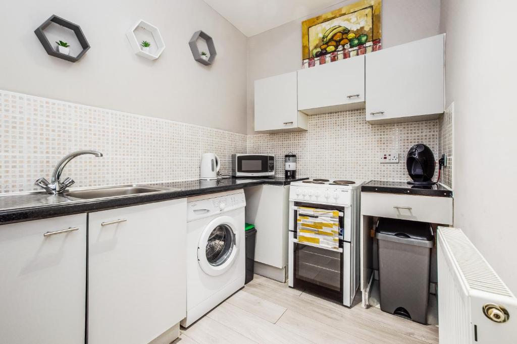 Cosy 2BR-1BA near Leith Docks - Free parking by Bonjour Residences Edinburgh
