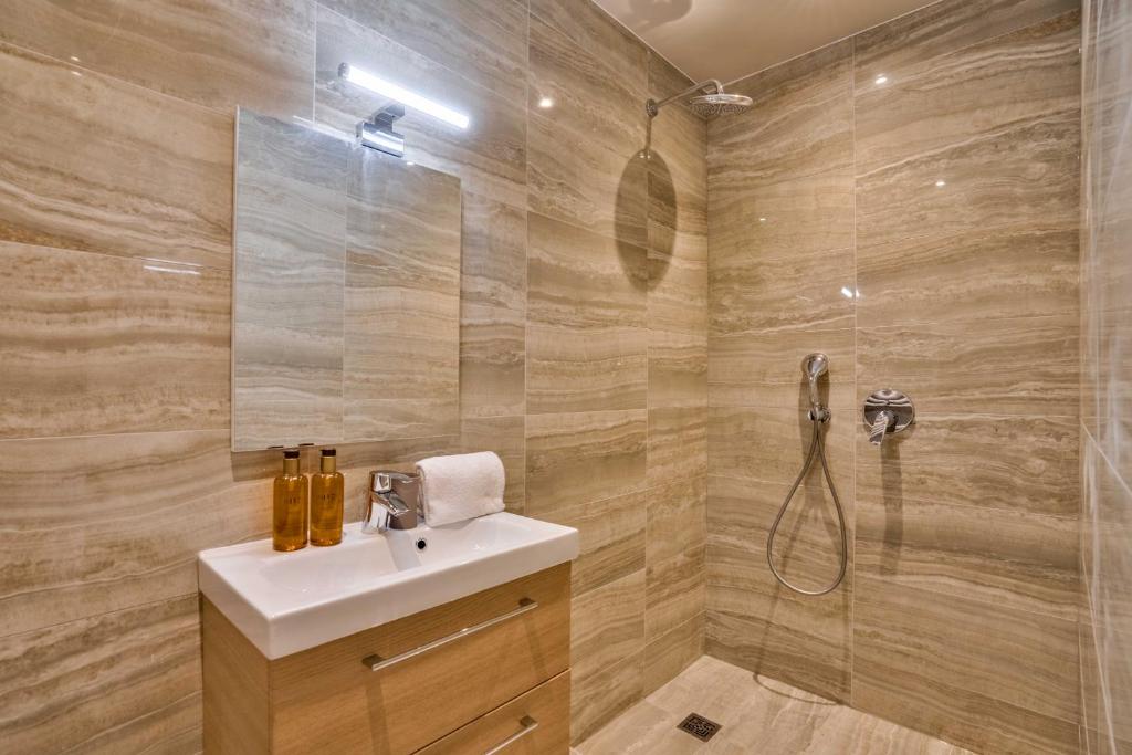 a bathroom with a sink and a shower at 02 - Urban Exclusive in Montorgueil in Paris