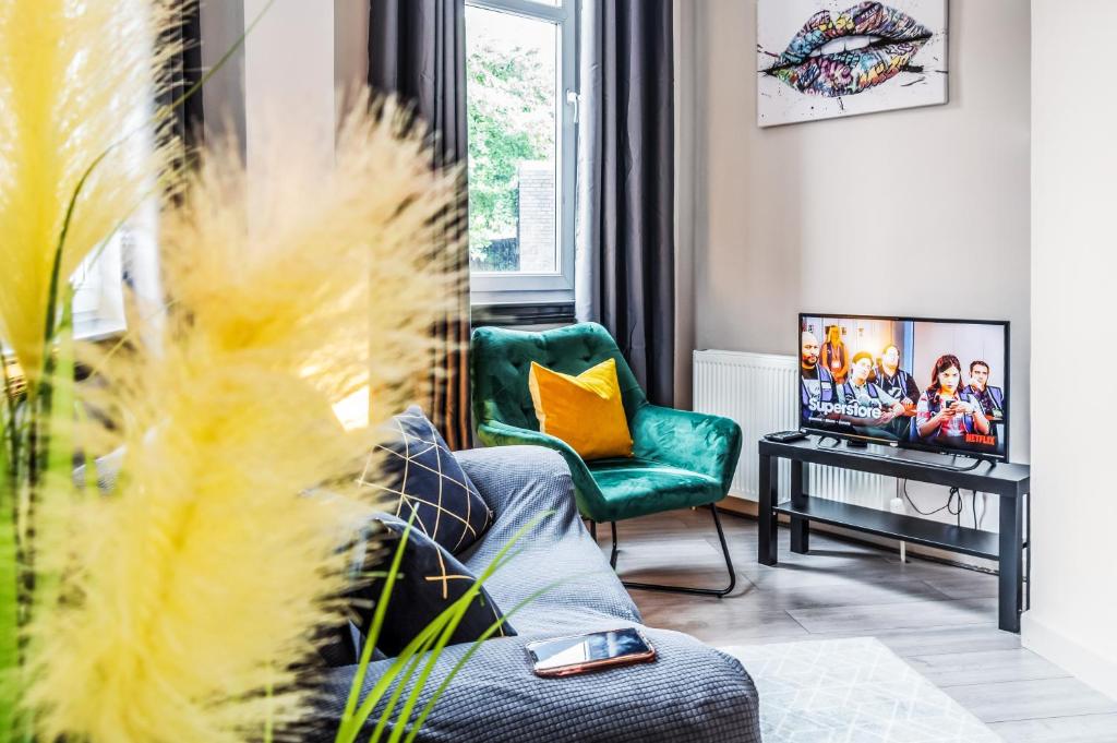 Cosy 2BR-1BA near Leith Docks - Free parking by Bonjour Residences Edinburgh