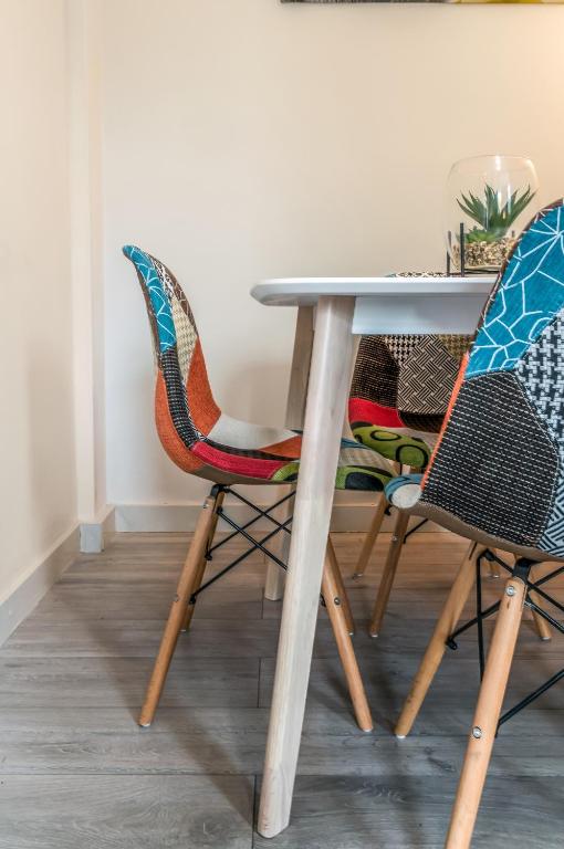 Cosy 2BR-1BA near Leith Docks - Free parking by Bonjour Residences Edinburgh