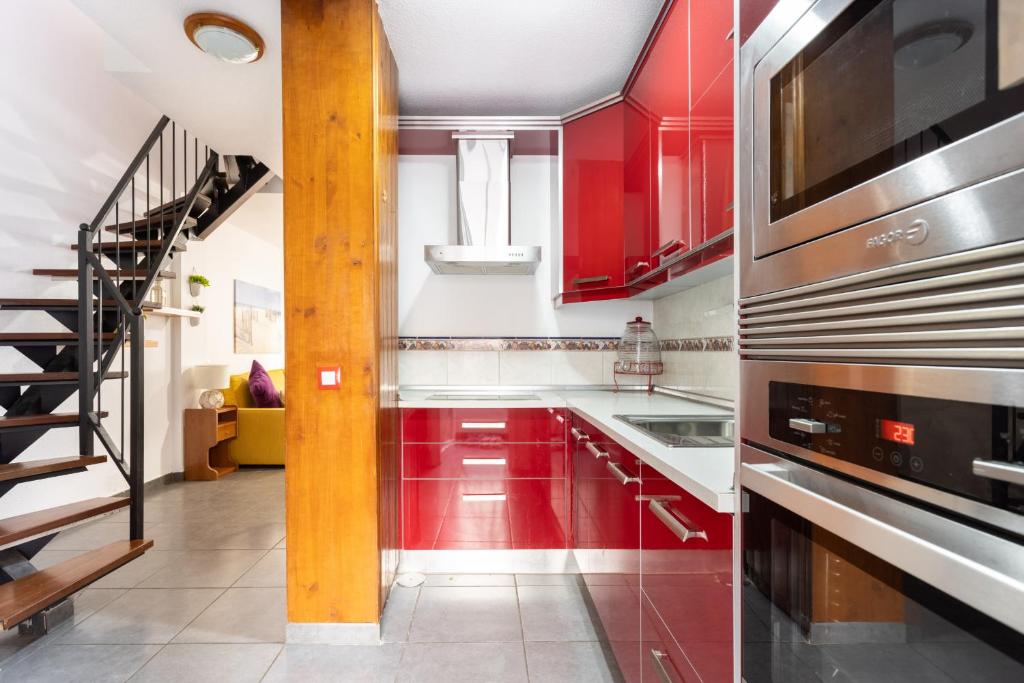 Kuchyňa alebo kuchynka v ubytovaní Home2Book Duplex Callao Salvaje Beach & Wifi